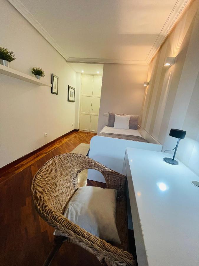 Atico Al Lado Del Ayuntamiento Appartement Oviede